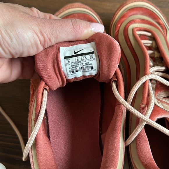 Pink velvet Nike AirMax size 9 - Picture 6 of 7